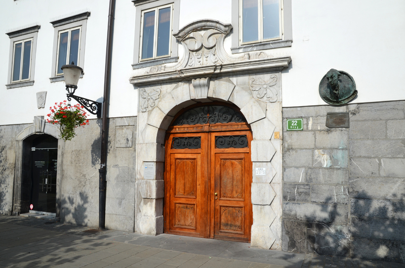 Ljubljanski pomniki razsvetljenstva iz naravnega kamna